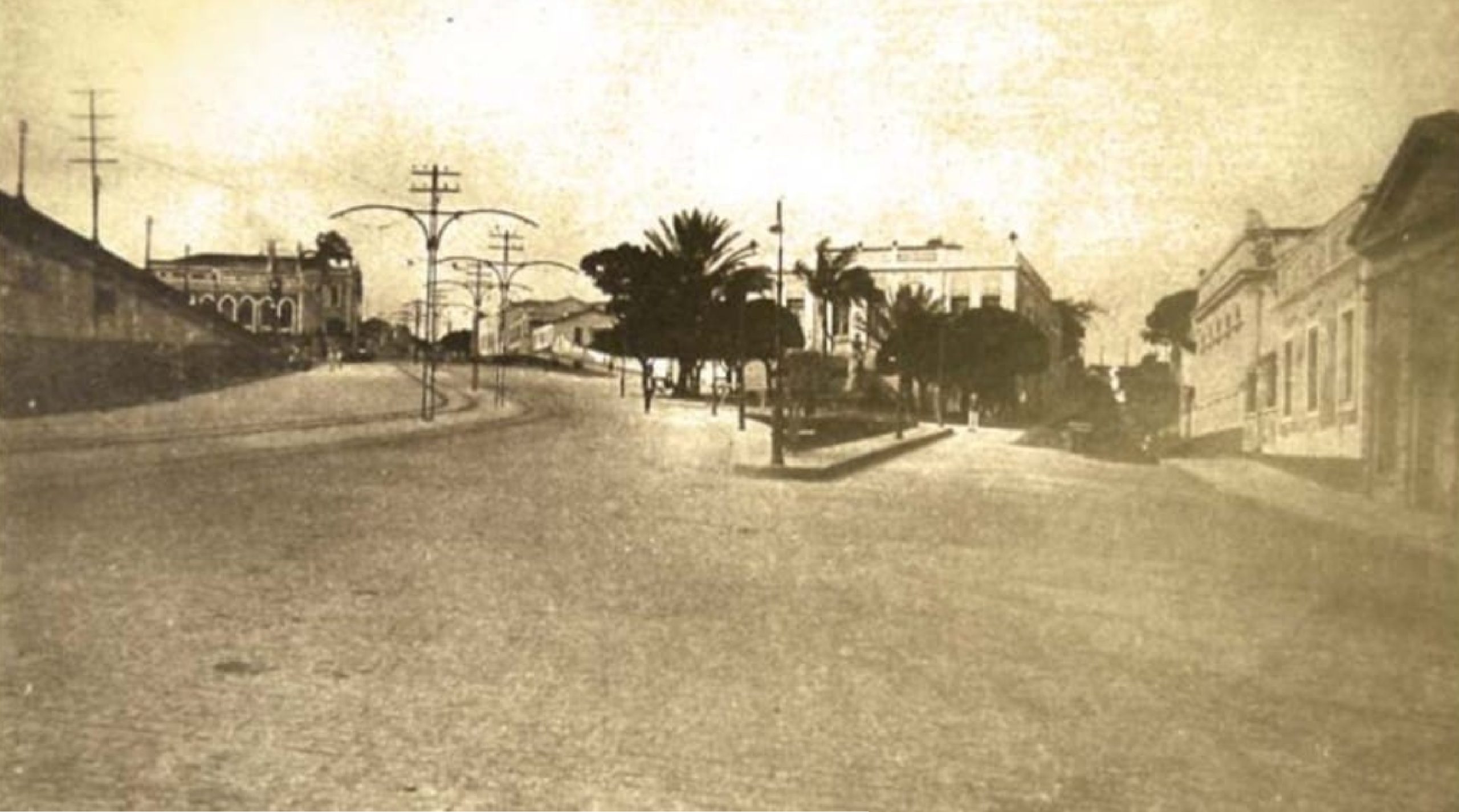 A eletricidade chega à cidade: inovação técnica e a vida urbana em Natal (1911-1940) / Alenuska Kelly Guimarães Andrade. – 2009.